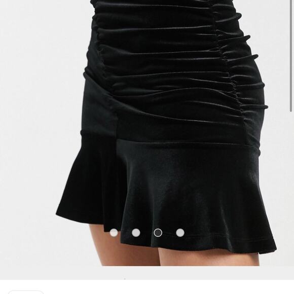 & Other Stories Black Velvet Ruched Mini Skirt - Picture 3 of 11